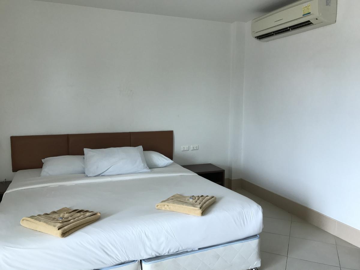 Baan Petcharat Hotell