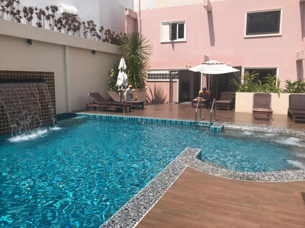 Baan Petcharat Hotell