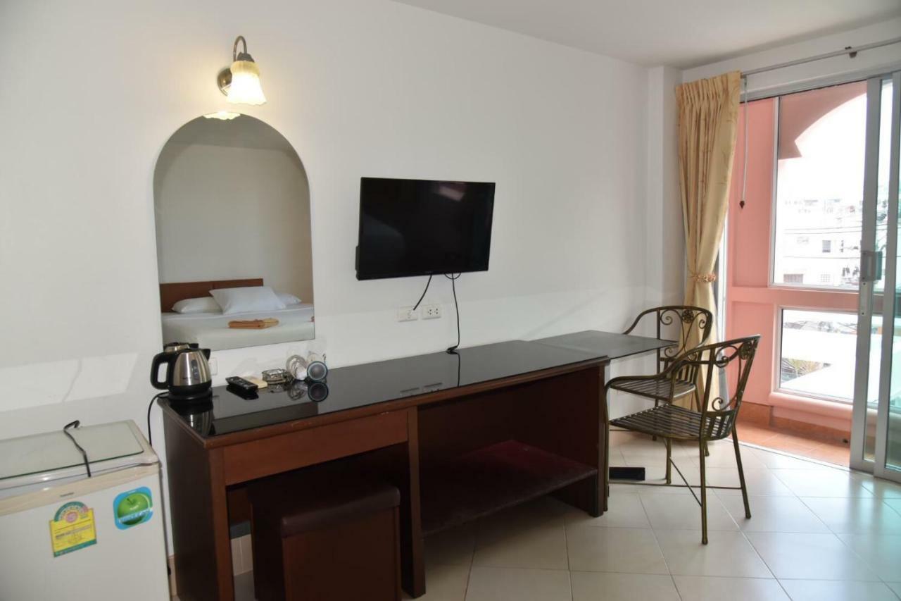 Baan Petcharat Hotell